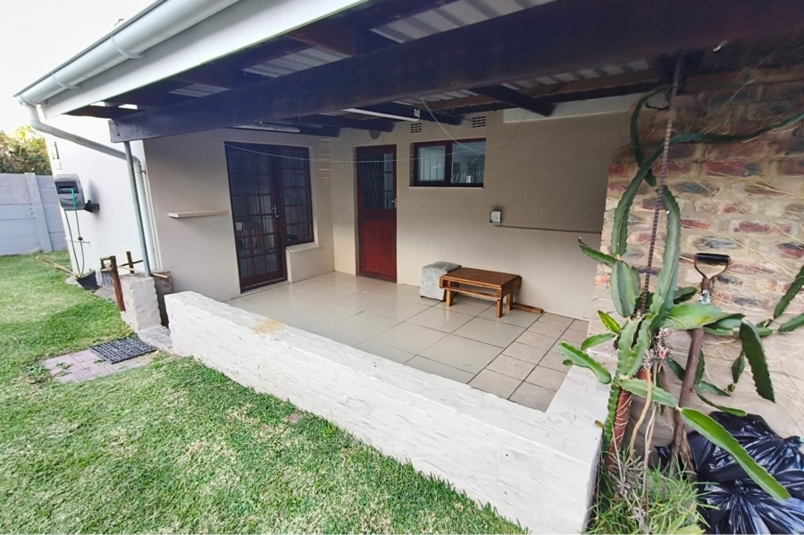 To Let 2 Bedroom Property for Rent in Beacon Bay Eastern Cape